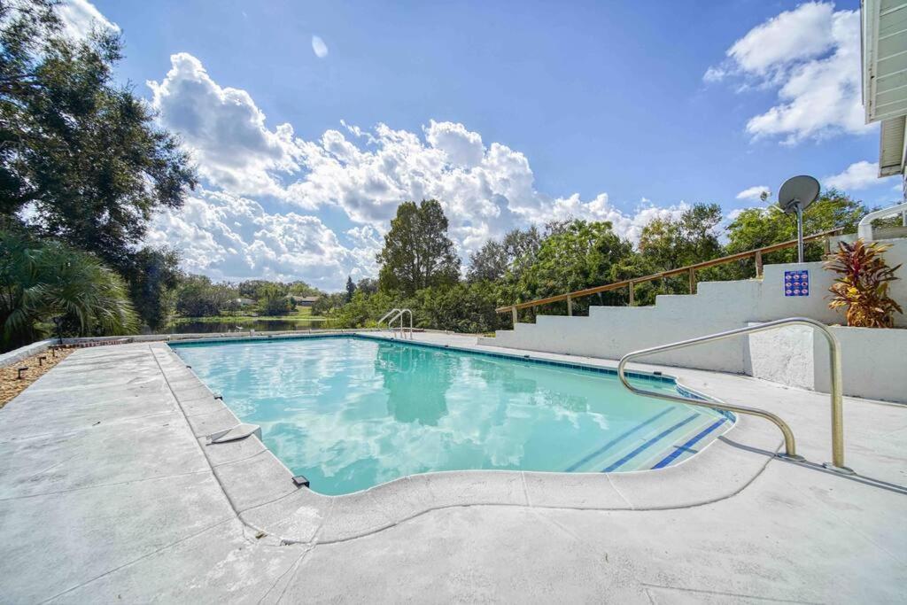 Stylish Lake Home With Huge Pool, Arcade With Ps5,And Theater Just 5 Min From Legoland ウィンターヘイブン エクステリア 写真